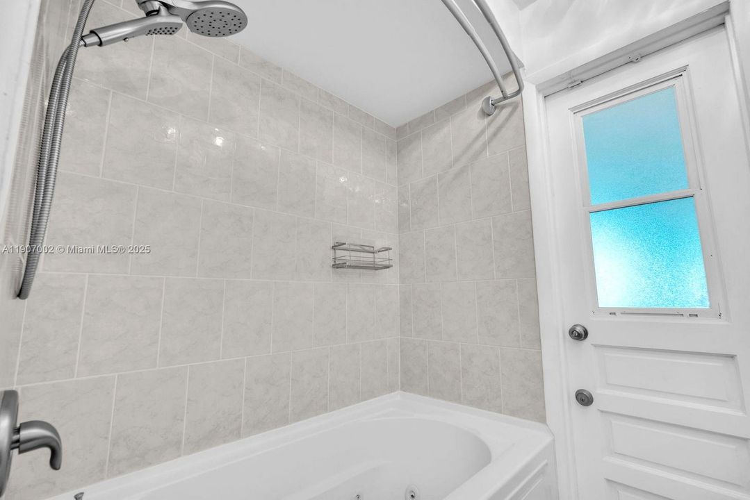 待售: $685,000 (4 贝兹, 2 浴室, 1865 平方英尺)