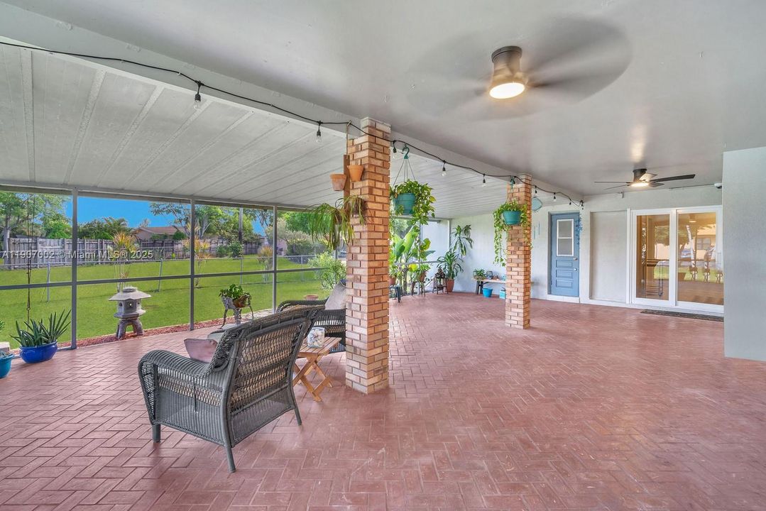 待售: $685,000 (4 贝兹, 2 浴室, 1865 平方英尺)