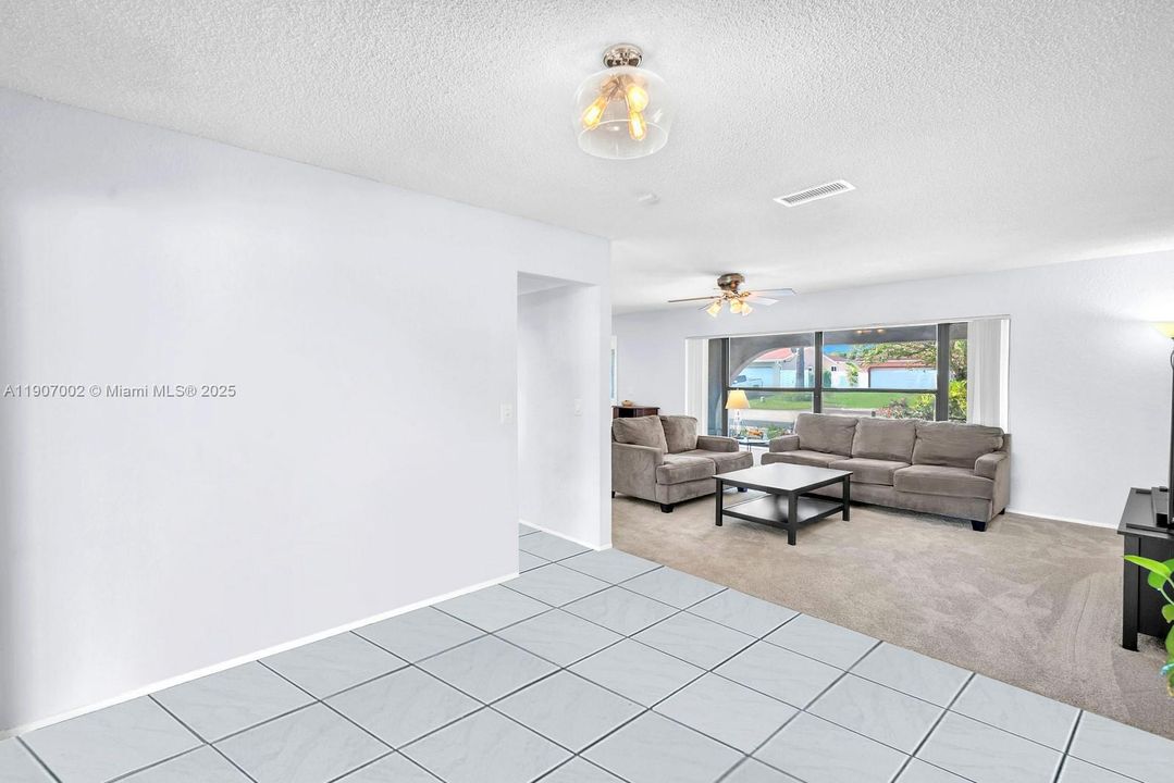 待售: $685,000 (4 贝兹, 2 浴室, 1865 平方英尺)