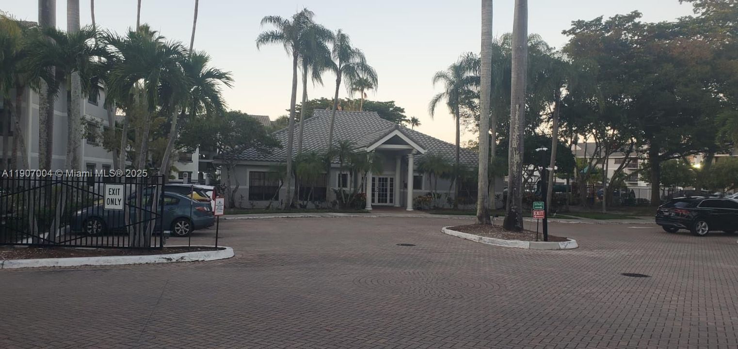 出租: $2,150 (2 贝兹, 2 浴室, 1114 平方英尺)