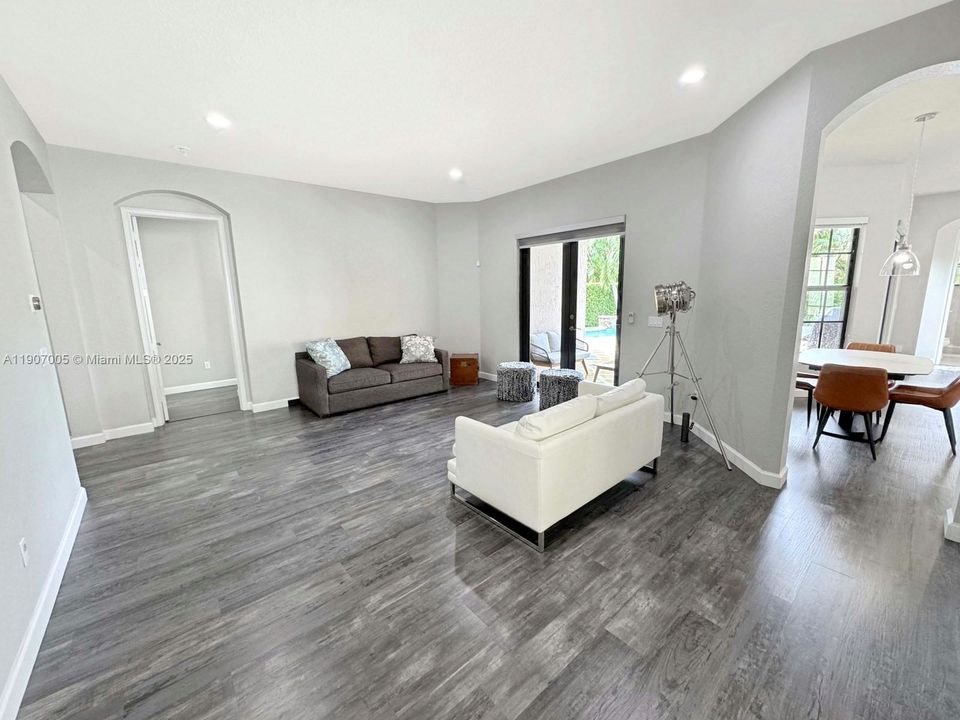 待售: $1,195,000 (4 贝兹, 3 浴室, 2480 平方英尺)