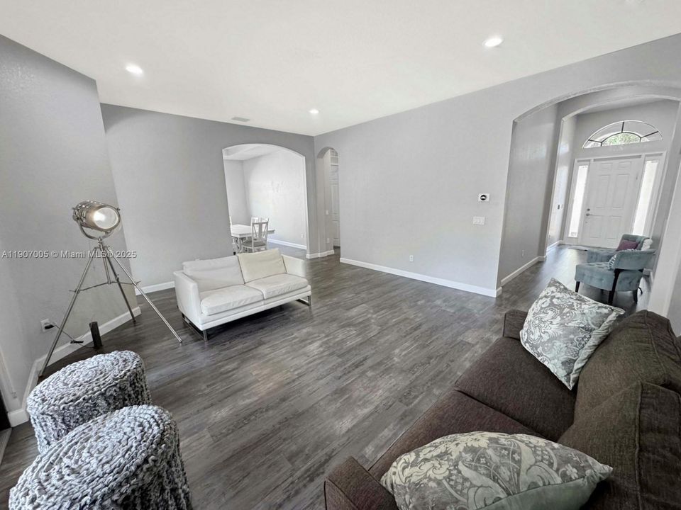 待售: $1,195,000 (4 贝兹, 3 浴室, 2480 平方英尺)