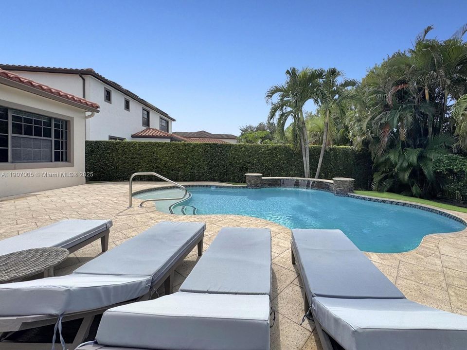 待售: $1,195,000 (4 贝兹, 3 浴室, 2480 平方英尺)