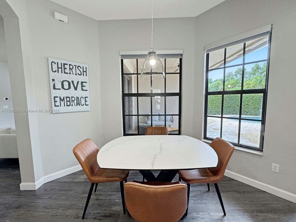 待售: $1,195,000 (4 贝兹, 3 浴室, 2480 平方英尺)