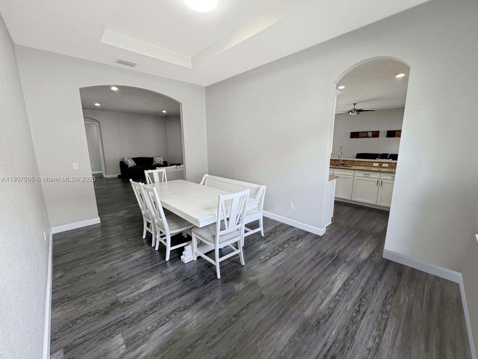 待售: $1,195,000 (4 贝兹, 3 浴室, 2480 平方英尺)