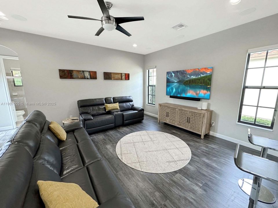 待售: $1,195,000 (4 贝兹, 3 浴室, 2480 平方英尺)