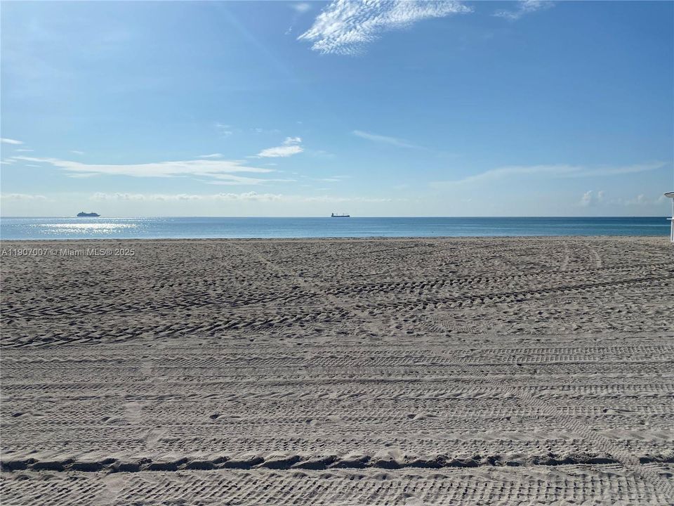 出租: $7,200 (2 贝兹, 1 浴室, 960 平方英尺)