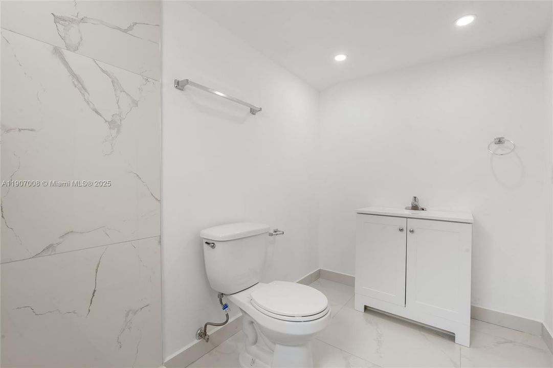 合同活跃: $2,350 (2 贝兹, 2 浴室, 930 平方英尺)