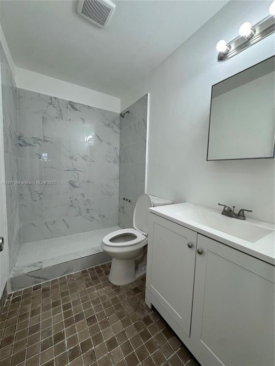 For Rent: $2,200 (2 beds, 2 baths, 927 Square Feet)