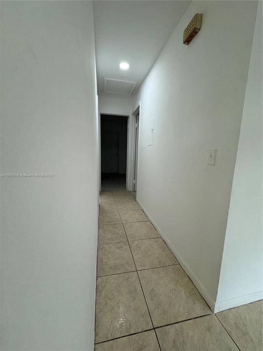 For Rent: $2,200 (2 beds, 2 baths, 927 Square Feet)