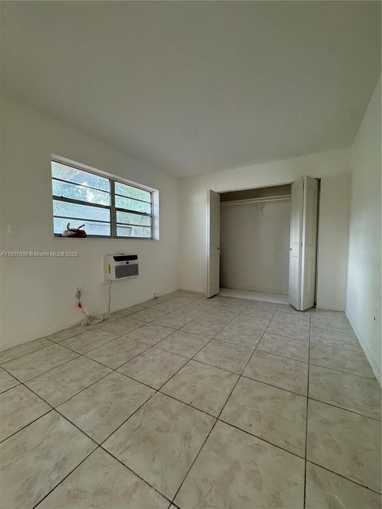 For Rent: $2,200 (2 beds, 2 baths, 927 Square Feet)