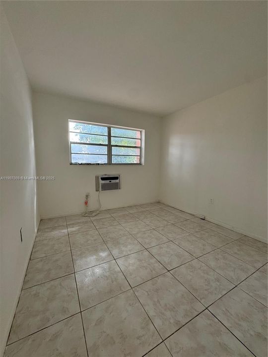 For Rent: $2,200 (2 beds, 2 baths, 927 Square Feet)