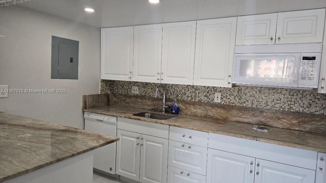 В аренду: $2,300 (2 спален, 2 ванн, 1070 Квадратных фут)