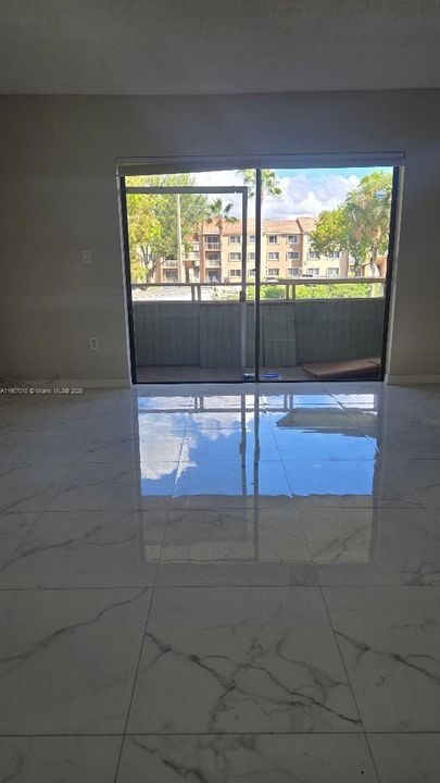 В аренду: $2,300 (2 спален, 2 ванн, 1070 Квадратных фут)