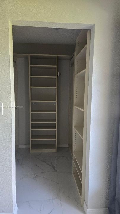 В аренду: $2,300 (2 спален, 2 ванн, 1070 Квадратных фут)