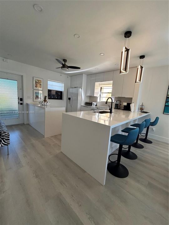 出租: $2,500 (2 贝兹, 2 浴室, 1015 平方英尺)