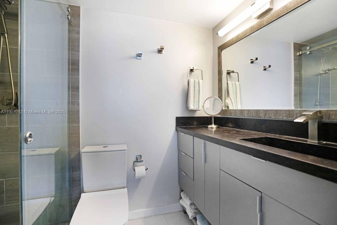 For Sale: $975,000 (2 beds, 2 baths, 890 Square Feet)