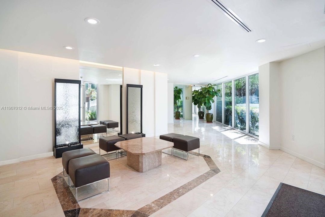 For Sale: $975,000 (2 beds, 2 baths, 890 Square Feet)