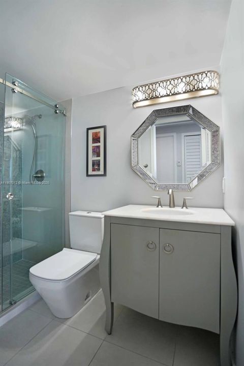 For Sale: $975,000 (2 beds, 2 baths, 890 Square Feet)