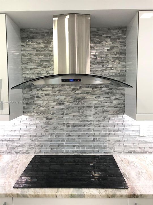 合同活跃: $2,200 (2 贝兹, 1 浴室, 924 平方英尺)