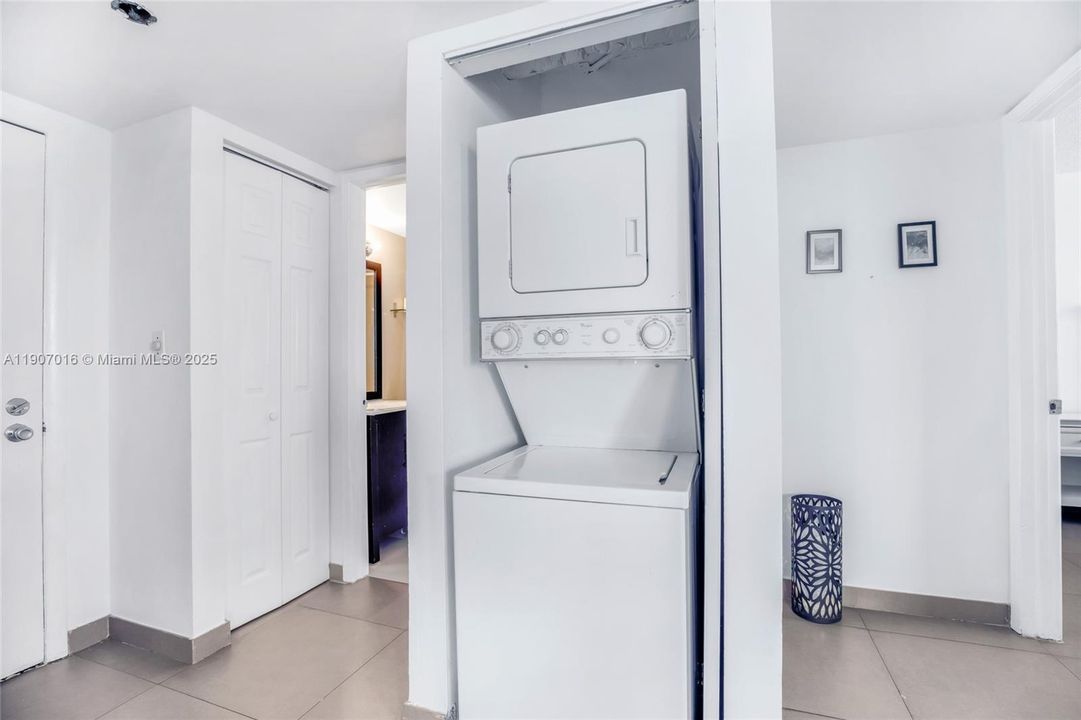 For Rent: $3,800 (2 beds, 2 baths, 1065 Square Feet)