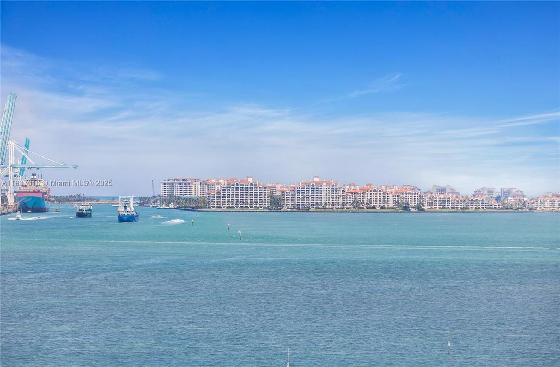 For Rent: $3,800 (2 beds, 2 baths, 1065 Square Feet)