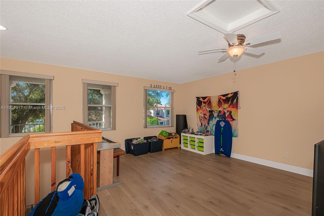 En Venta: $530,000 (3 camas, 2 baños, 1764 Pies cuadrados)