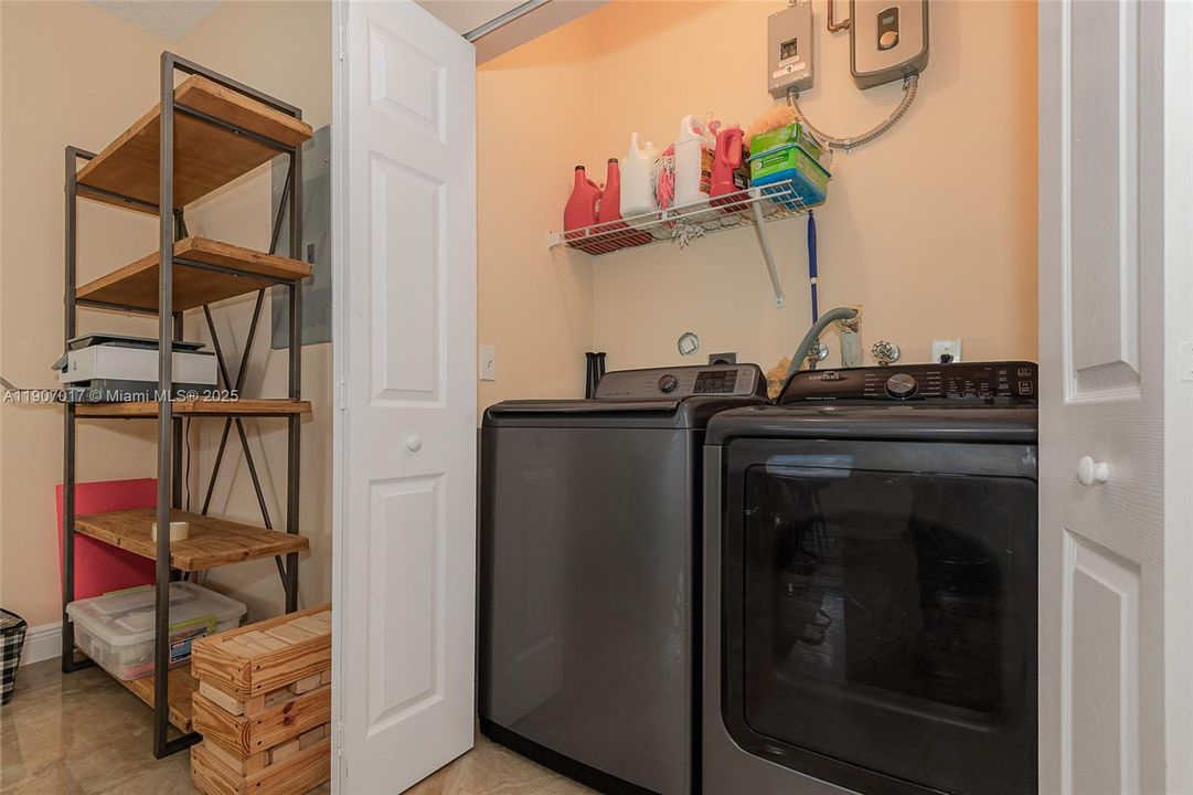 En Venta: $530,000 (3 camas, 2 baños, 1764 Pies cuadrados)