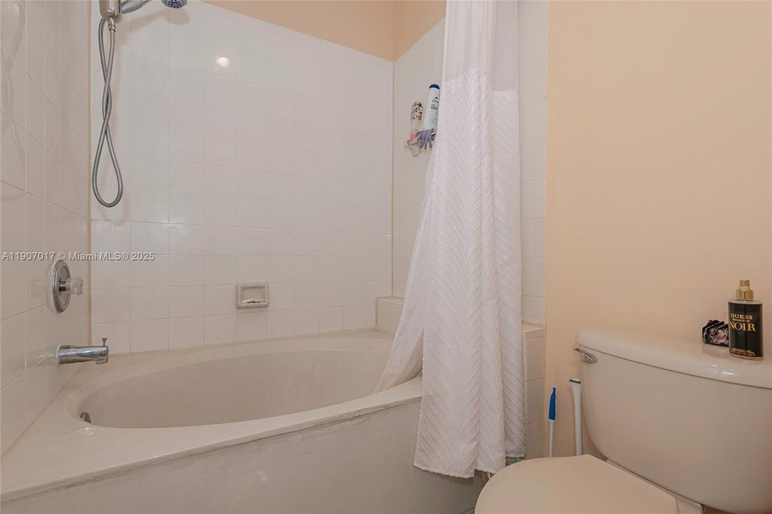 En Venta: $530,000 (3 camas, 2 baños, 1764 Pies cuadrados)