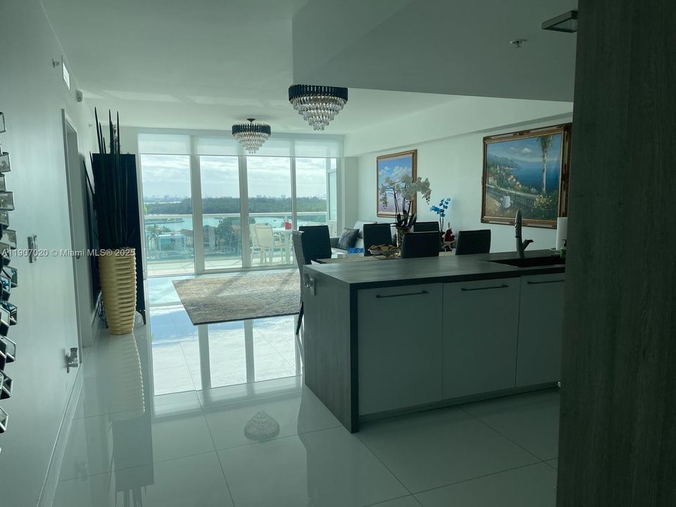 For Sale: $1,199,000 (3 beds, 3 baths, 1690 Square Feet)