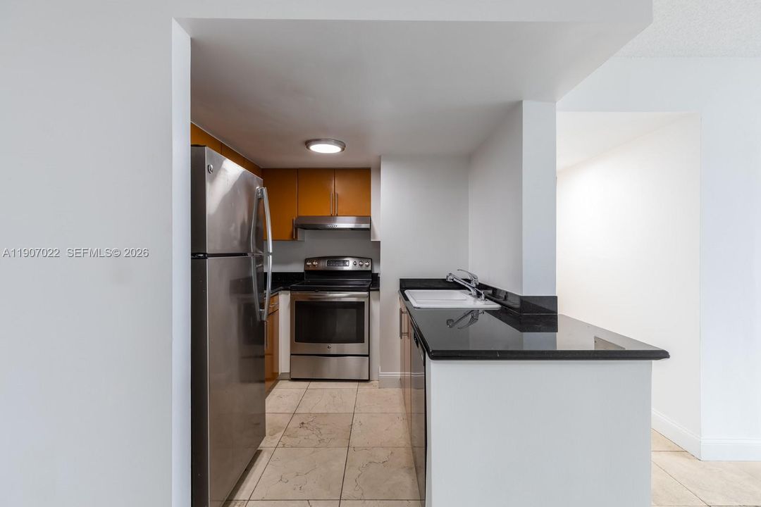 For Sale: $519,000 (2 beds, 2 baths, 880 Square Feet)