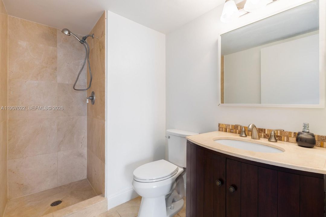 For Sale: $519,000 (2 beds, 2 baths, 880 Square Feet)