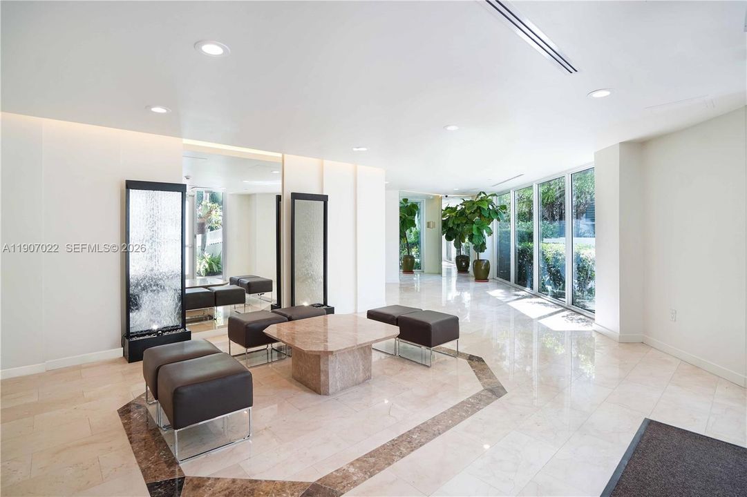 For Sale: $519,000 (2 beds, 2 baths, 880 Square Feet)