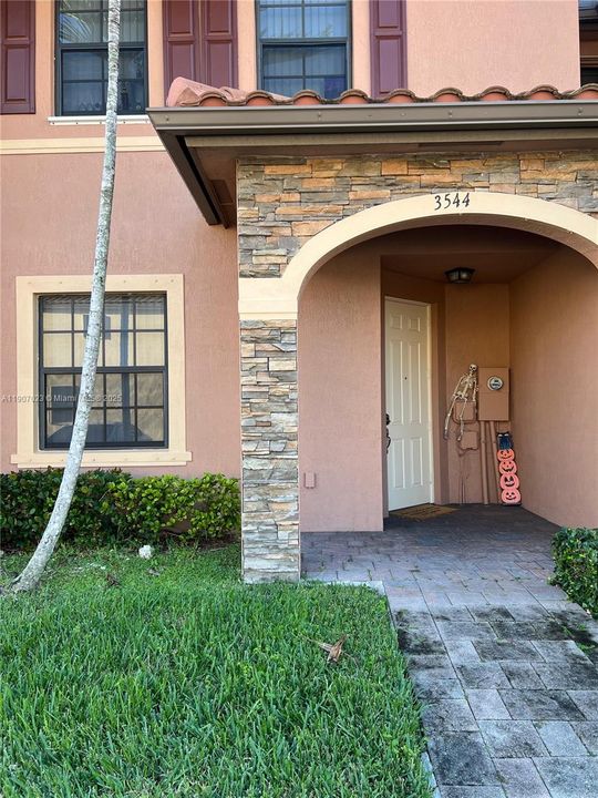 На продажу: $549,800 (3 спален, 2 ванн, 1574 Квадратных фут)