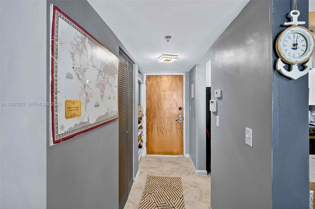 待售: $519,500 (1 贝兹, 1 浴室, 818 平方英尺)