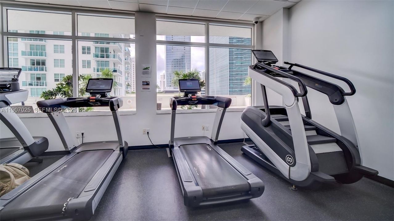 待售: $519,500 (1 贝兹, 1 浴室, 818 平方英尺)