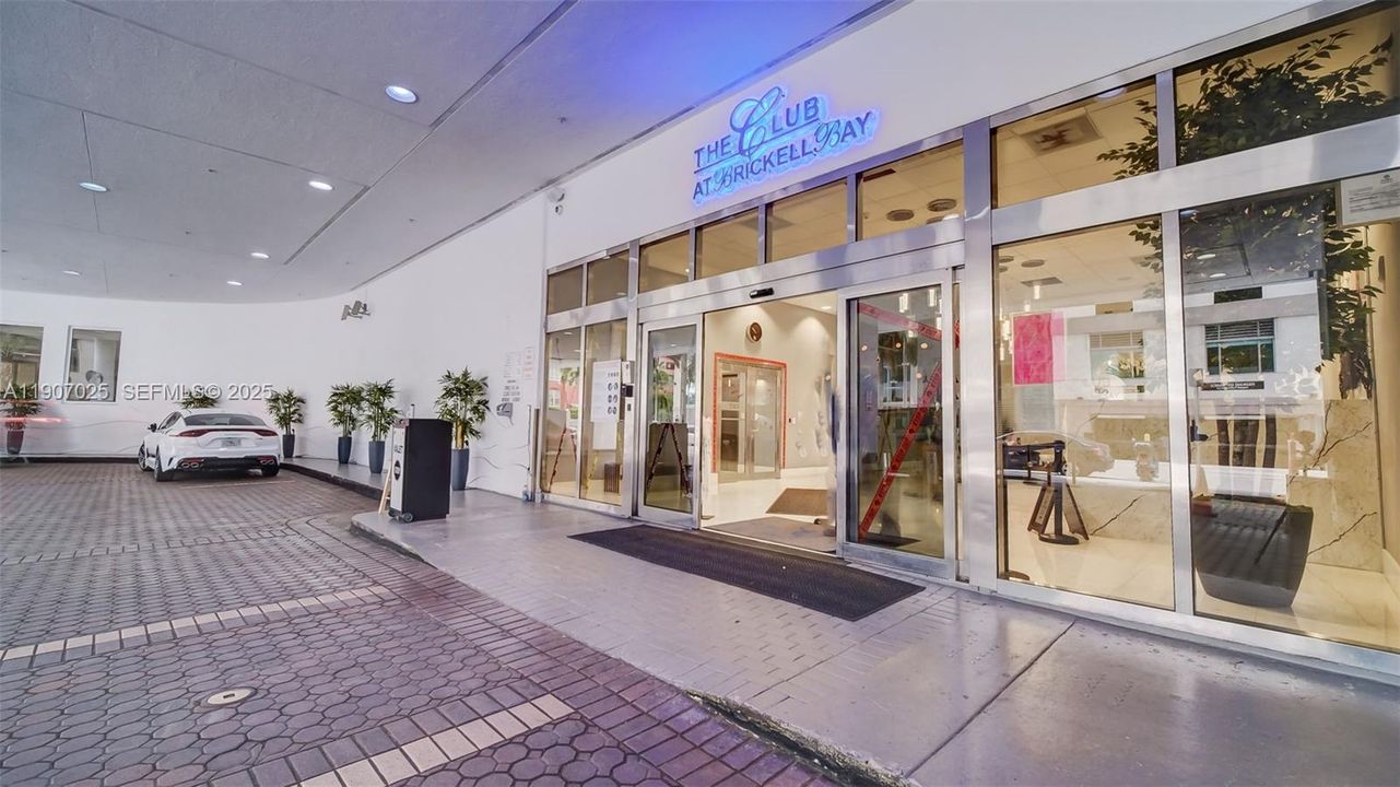 待售: $519,500 (1 贝兹, 1 浴室, 818 平方英尺)