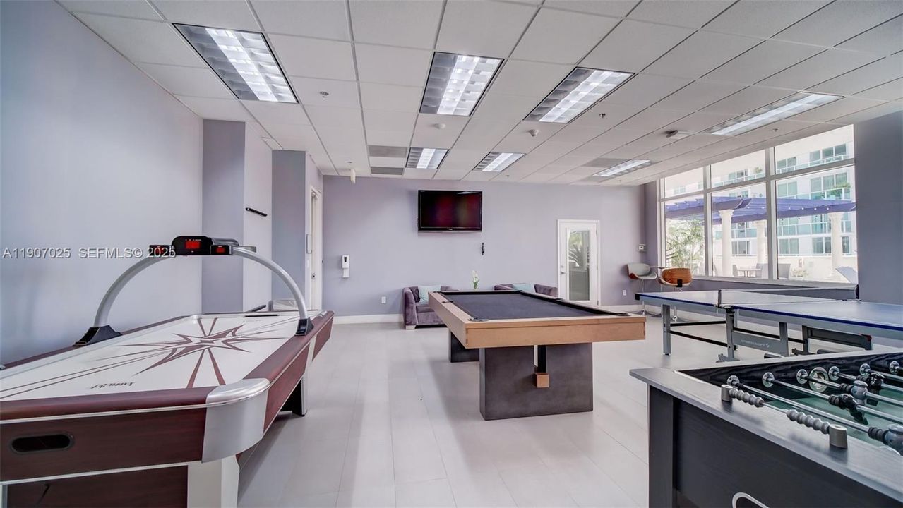 待售: $519,500 (1 贝兹, 1 浴室, 818 平方英尺)