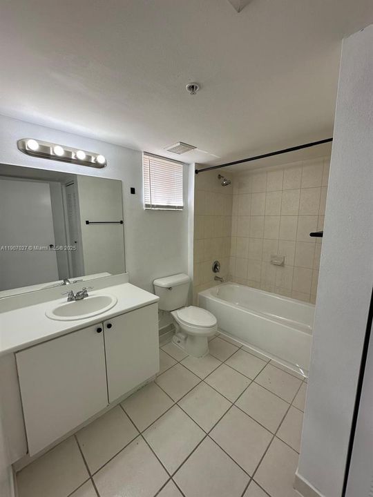 Под контрактом: $220,000 (3 спален, 2 ванн, 1088 Квадратных фут)