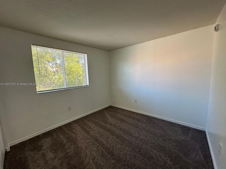 Под контрактом: $220,000 (3 спален, 2 ванн, 1088 Квадратных фут)