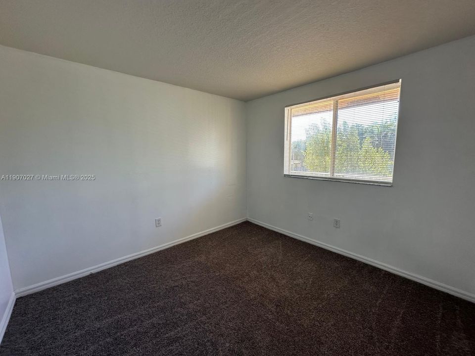 Под контрактом: $220,000 (3 спален, 2 ванн, 1088 Квадратных фут)