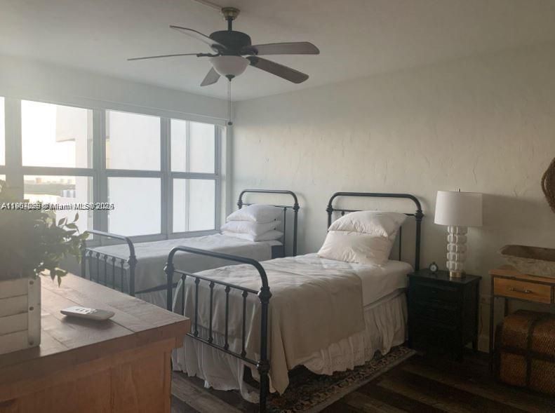 出租: $3,400 (1 贝兹, 1 浴室, 812 平方英尺)