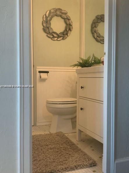 出租: $3,400 (1 贝兹, 1 浴室, 812 平方英尺)