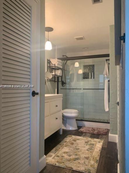 出租: $3,400 (1 贝兹, 1 浴室, 812 平方英尺)