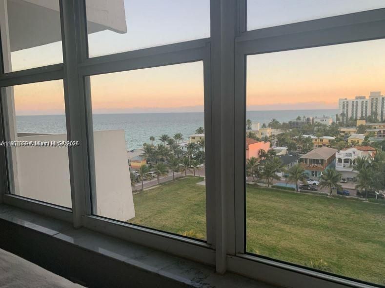 出租: $3,400 (1 贝兹, 1 浴室, 812 平方英尺)