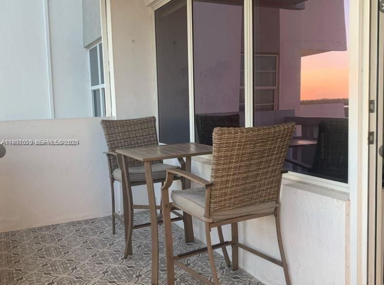 В аренду: $2,900 (1 спален, 1 ванн, 812 Квадратных фут)