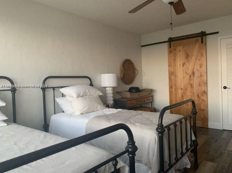 出租: $3,400 (1 贝兹, 1 浴室, 812 平方英尺)