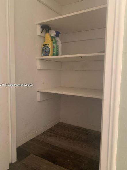 出租: $3,400 (1 贝兹, 1 浴室, 812 平方英尺)