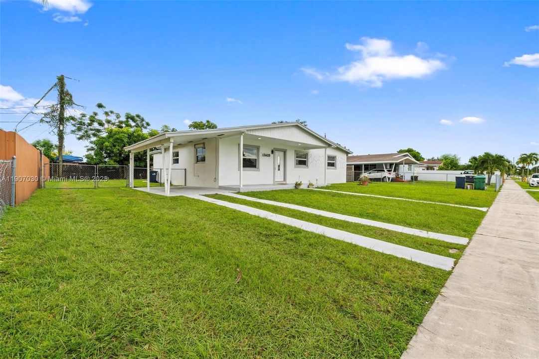 Active With Contract: $2,850 (3 beds, 2 baths, 1898 Square Feet)