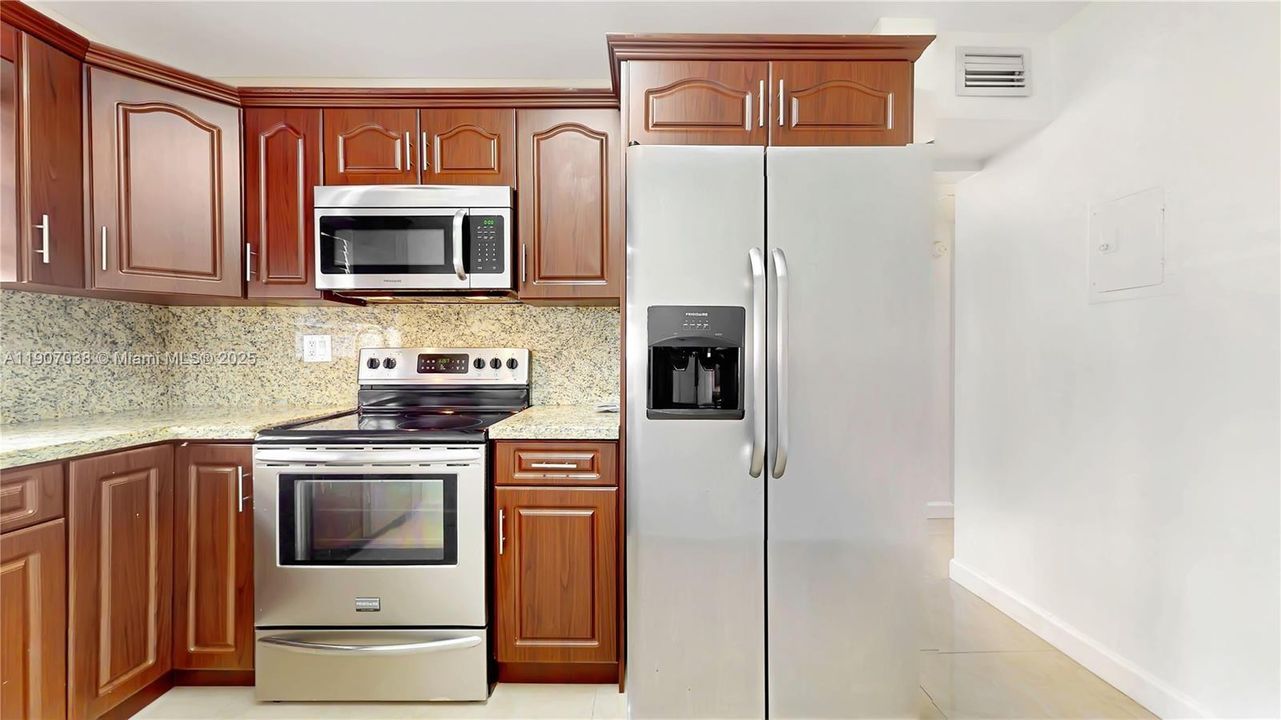 最近租的: $1,900 (1 贝兹, 1 浴室, 809 平方英尺)